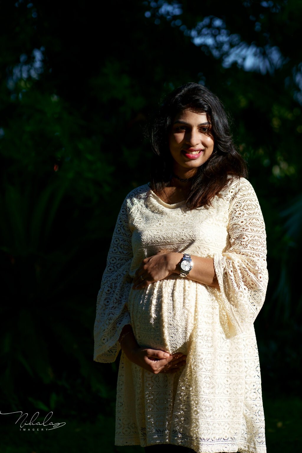 Maternity portrait outdoors in Qatar